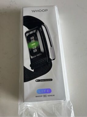 WHOOP LIFE Smart Fitness Band +1year membership
